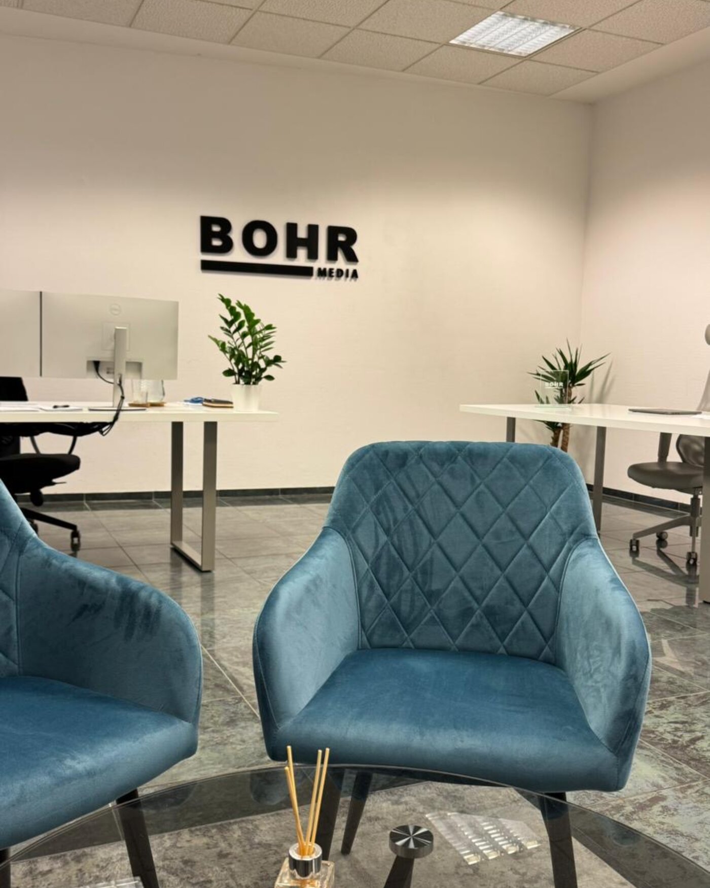 3D-Wandlogo BOHR Media im Empfangsbereich